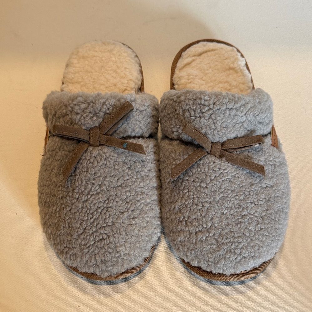 Plush Gray Faux-Shearling Slip-On Slippers with Bow